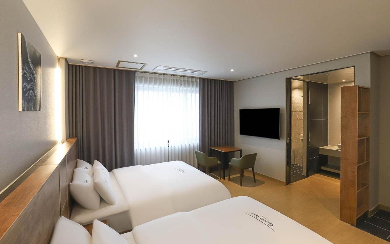 Hotel Grand Bay بوريونغ المظهر الخارجي الصورة